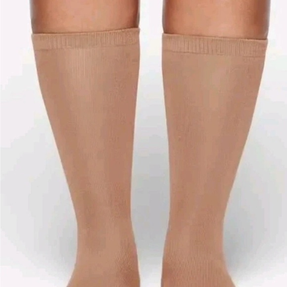 NWT Skims Everyday Mid Calf Socks, Womens - Mica (1 Pair) - NIB - Picture 4 of 4